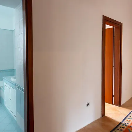 Vico Santa Maria Del Pozzo 9 *