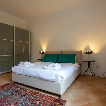 Vico Santa Maria Del Pozzo 9 *