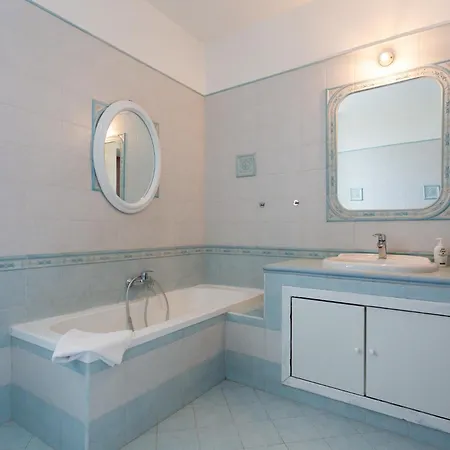 Vico Santa Maria Del Pozzo 9 *